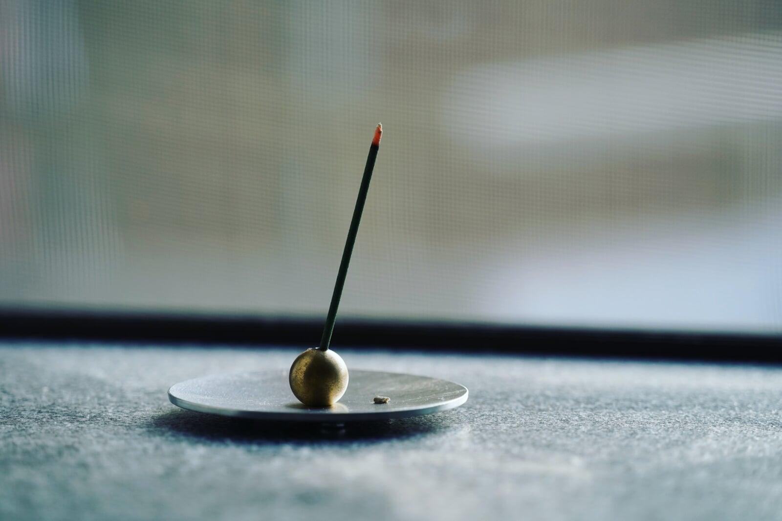 火を灯すだけで、心が整う。“お香の効果”と香りの意味・種類とは？  