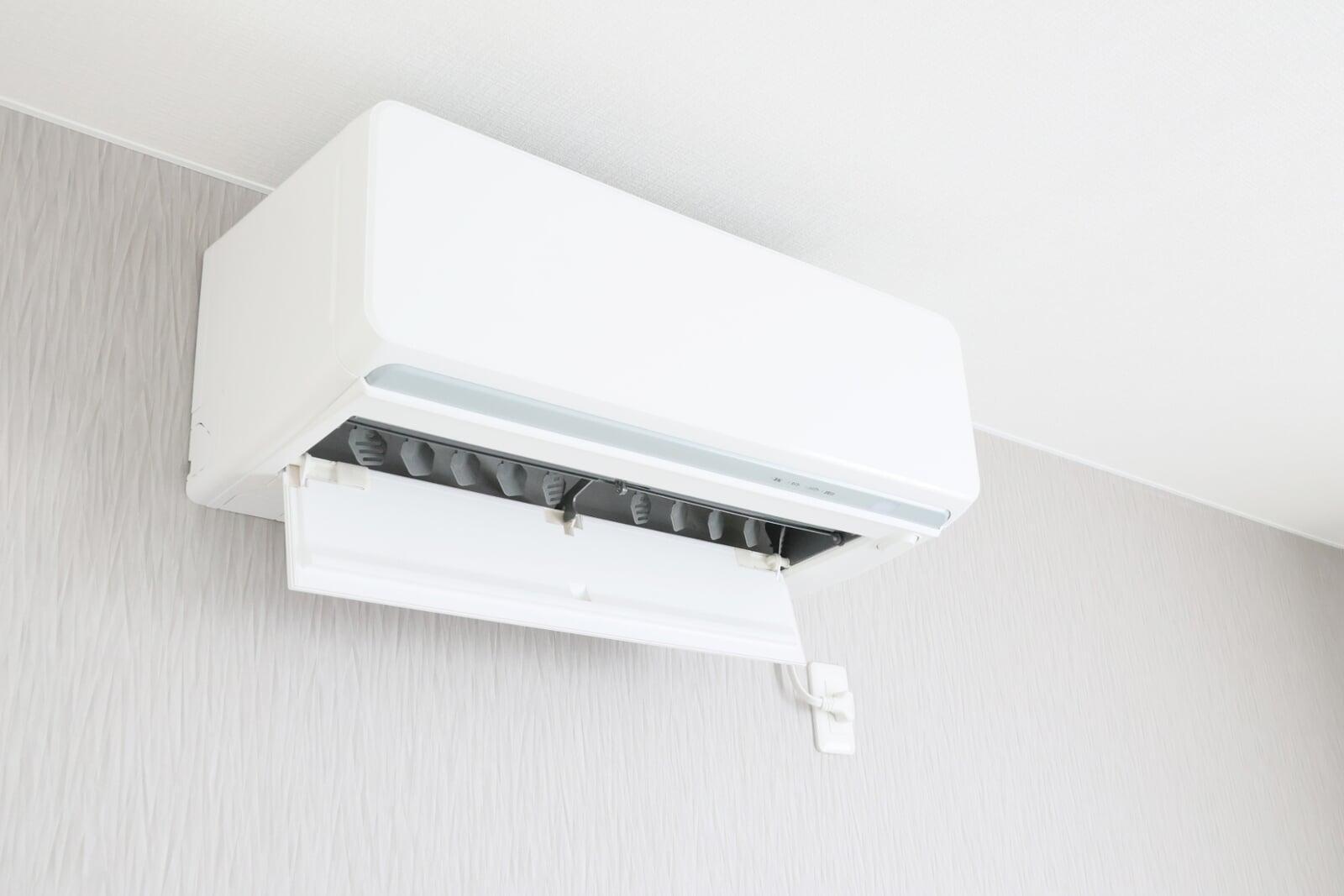  エアコン掃除はいつがベスト？季節ごとのタイミングと頻度｜自分でできる簡単お手入れ＆プロに頼む目安 