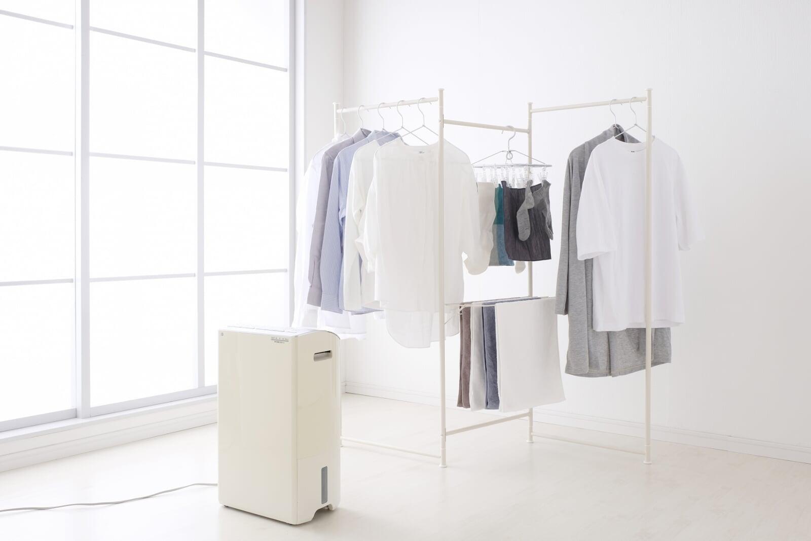 《冬の洗濯は乾かない??》部屋干しでもしっかり乾かすコツと時短テク  