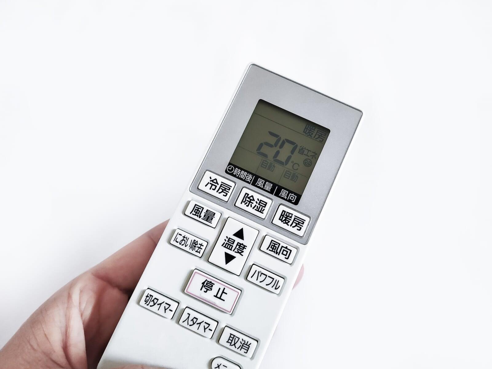 【2025年版】暖房の節約方法｜最適な温度は何度？“電気代”を抑える冬の過ごし方  