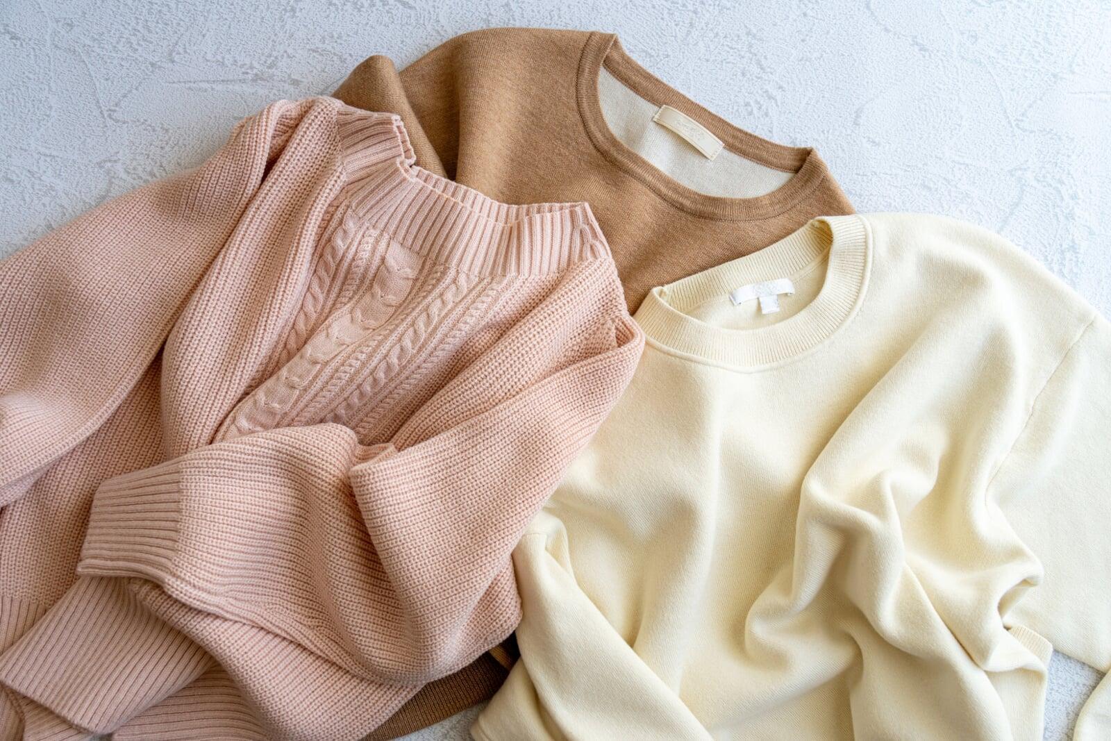 ニットの収納、どうしてる？ハンガーで伸びる原因と型崩れを防ぐしまい方