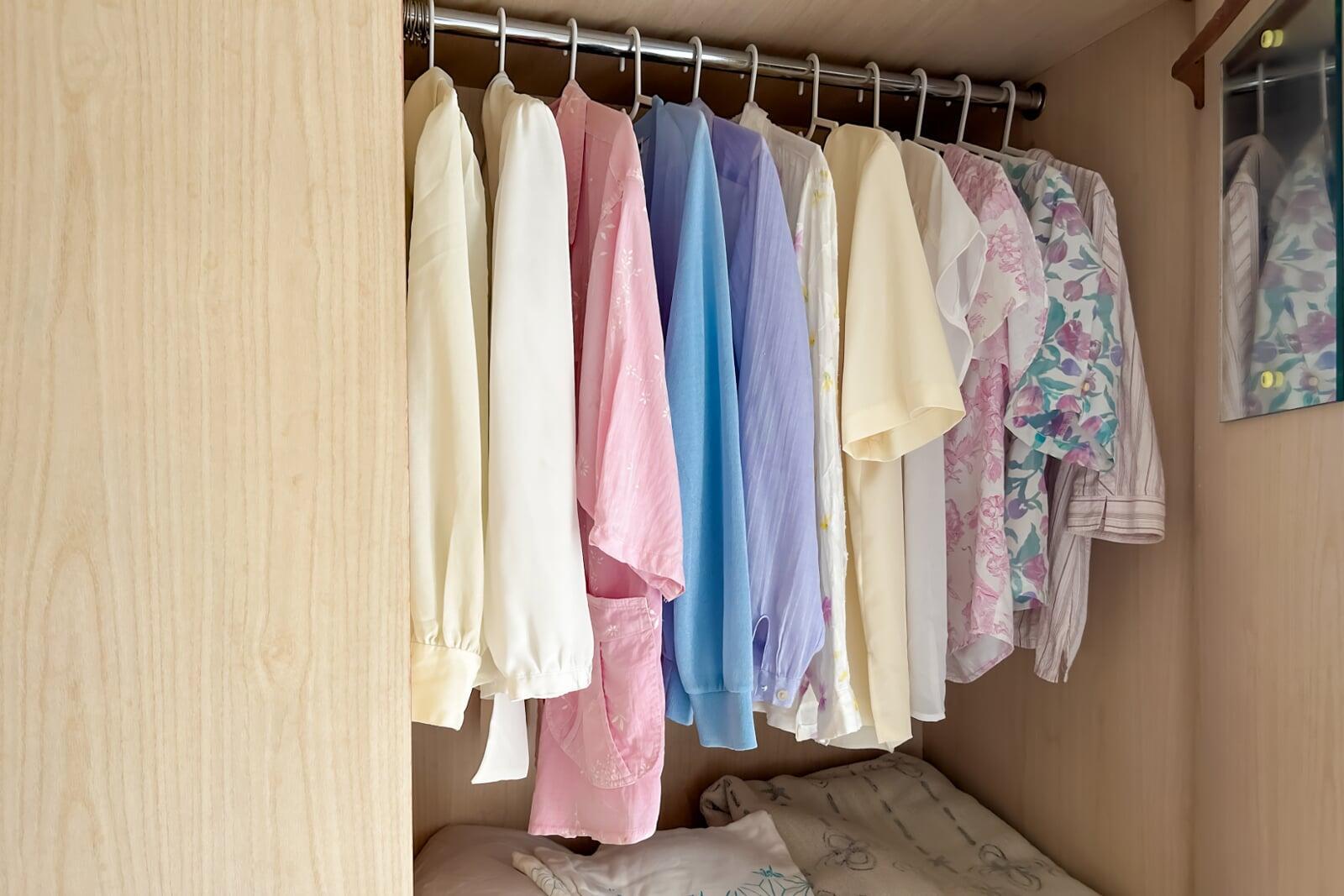 春の衣替えはいつする？気温の目安とタイミング｜冬服収納の注意点  