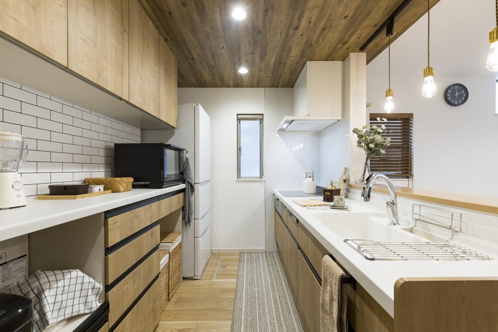 【キッチン収納アイデア】｜コンロ周りもすっきり整う便利グッズと収納術  