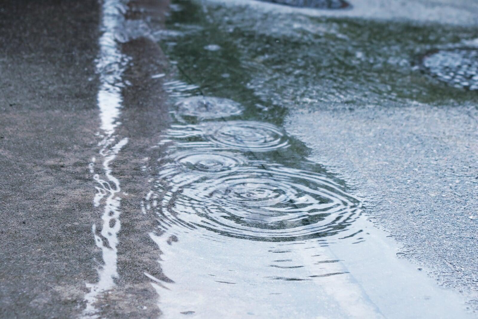 《雨の日対策》降水量○mmってどれくらい？雨の強さ別・レイングッズの選び方