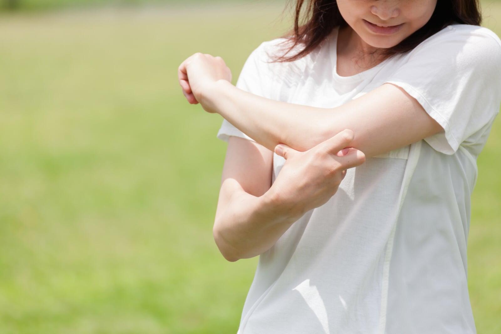 《また刺された…》蚊に刺されやすい人の特徴｜寝てる間に刺されない対策も  