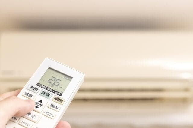 暖房はいつから？何度でつける？｜つけ始めの準備と乾燥対策